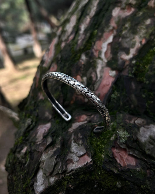 Yılan Derisi Desenli Bilezik – Ayarlanabilir 925 Ayar Gümüş-Osiris Jewelry