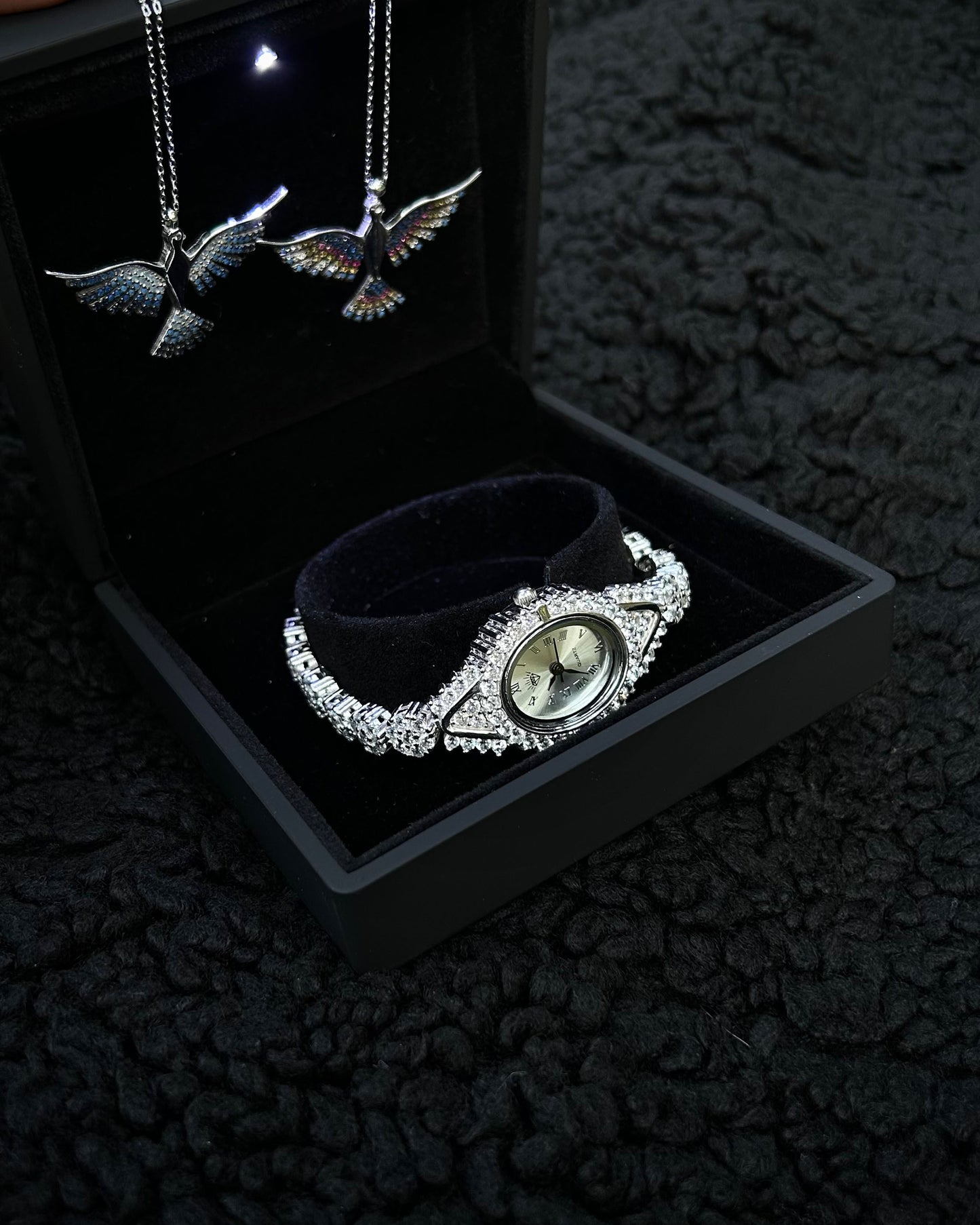 Rodyum Kaplama Taşlı Kadın Saati Model 1 - 925 Ayar Gümüş