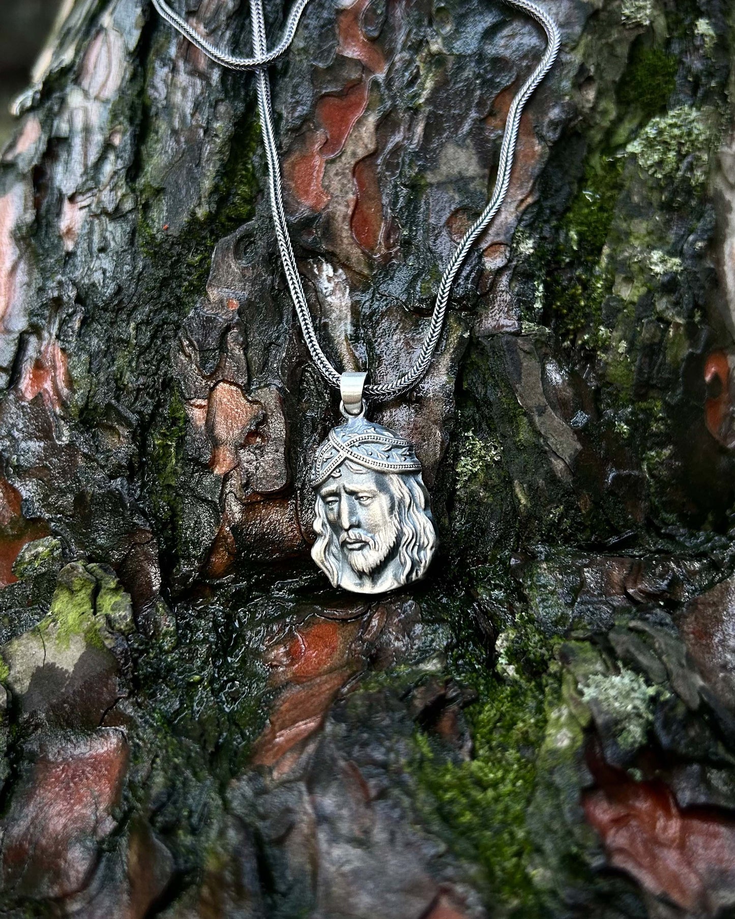 Hz Isa Portre Kolye - 925 Ayar Gümüş