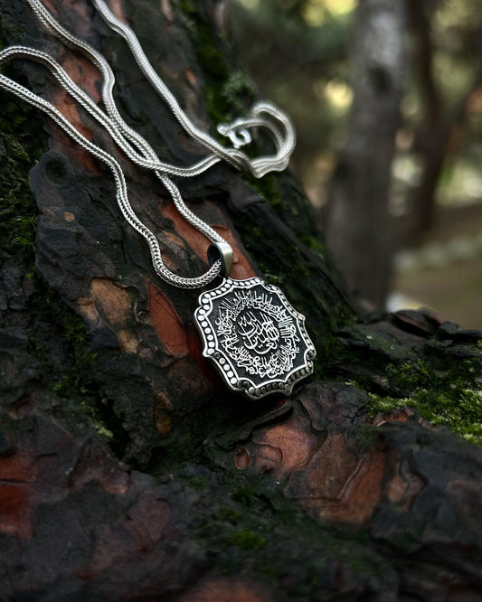 Fatiha Suresi ve Şifa: Başlangıçların Anahtarı ve 925 Ayar Gümüş Fatiha Kolyeleri