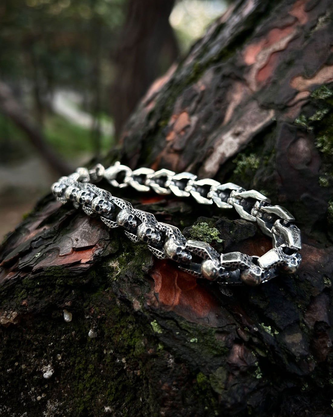 Ağır kurukafa zincir bileklik – erkek gotik 925 ayar gümüş stil rehberi – Osiris Jewelry