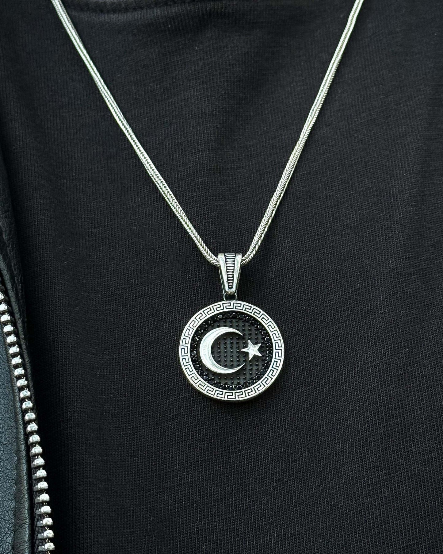 Siyah Ay Yıldız Madalyon Kolye – 925 Ayar Gümüş