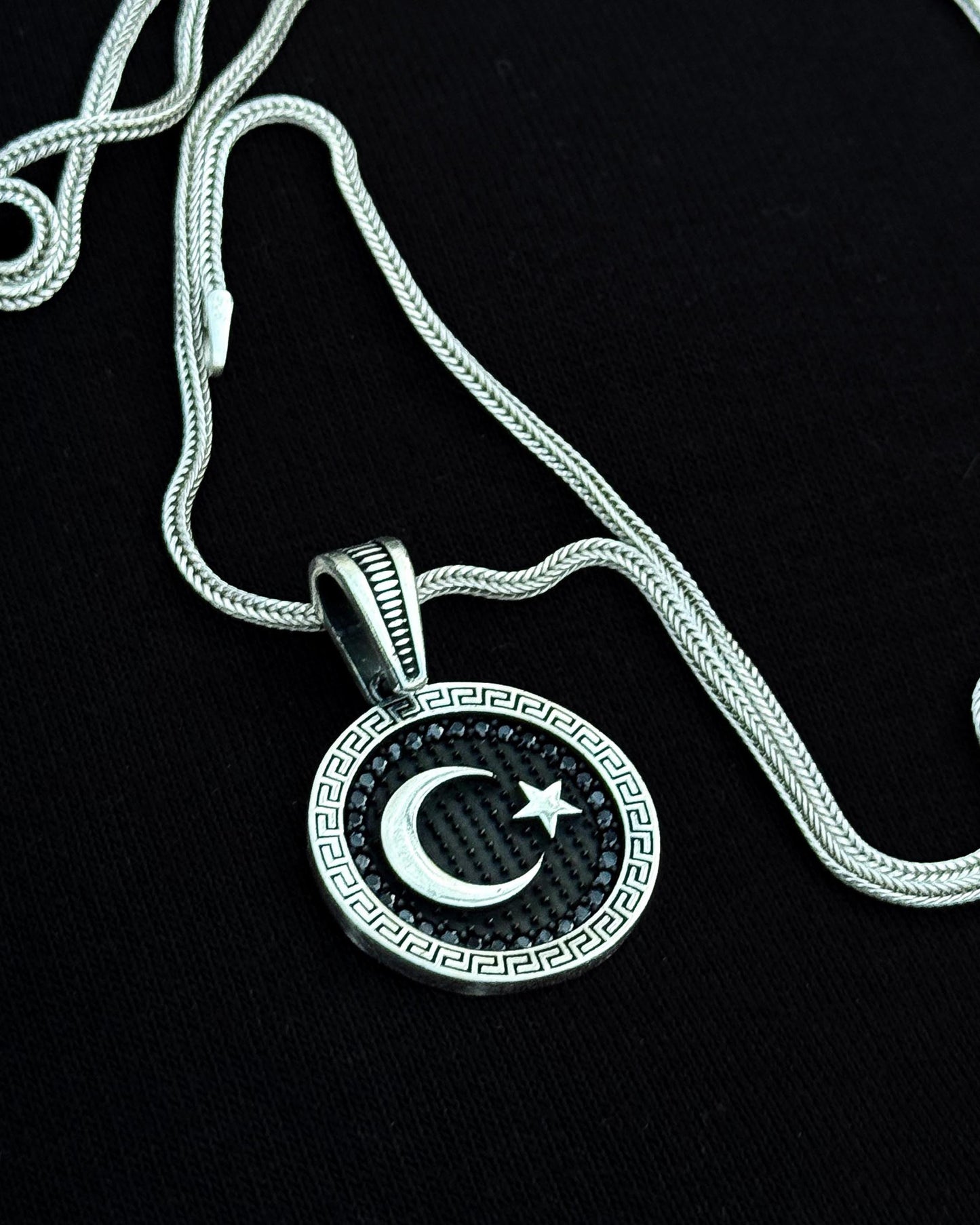 Siyah Ay Yıldız Madalyon Kolye – 925 Ayar Gümüş