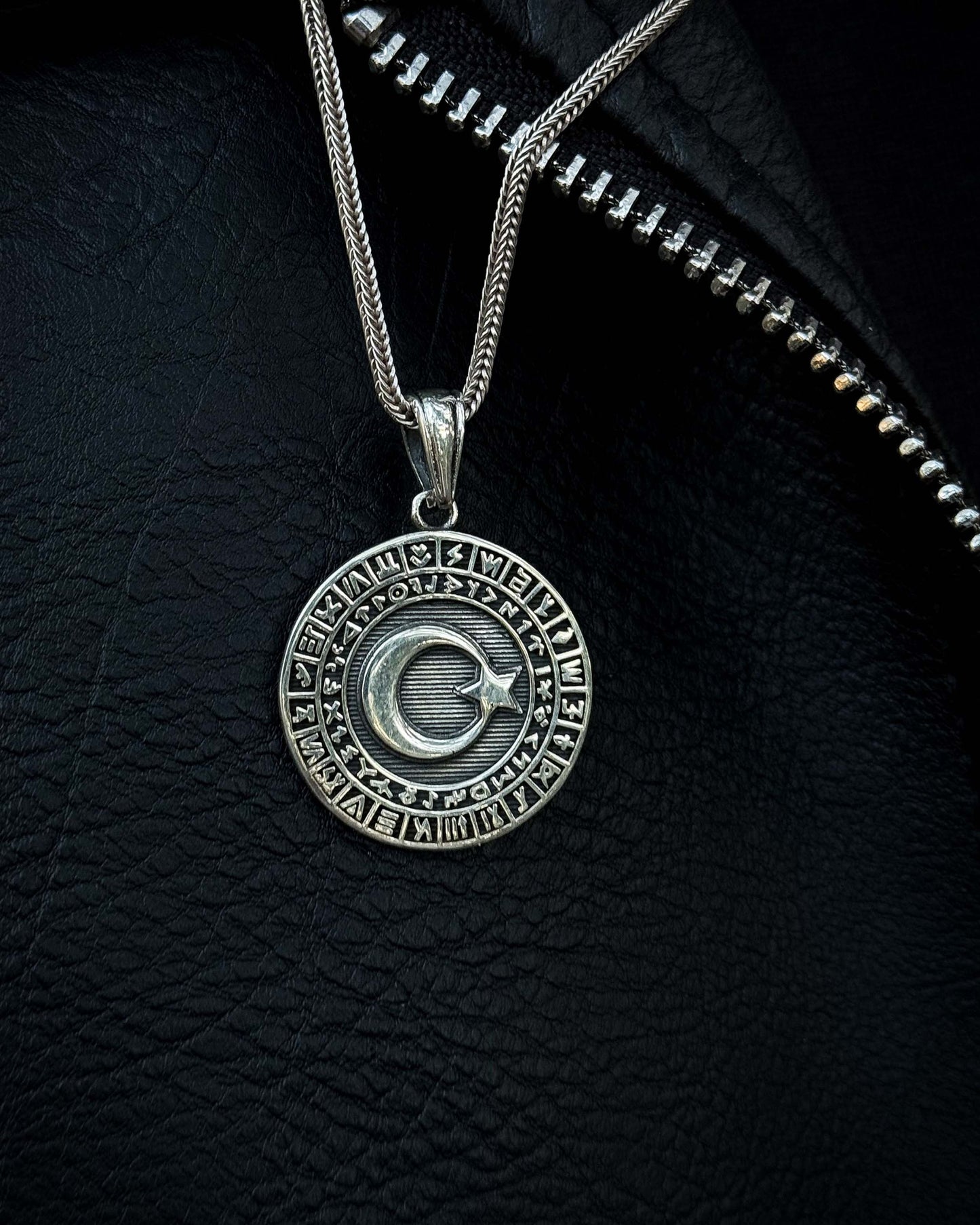 Ayyıldız ve Oğuz Boyları Madalyon Kolye – 925 Ayar Gümüş