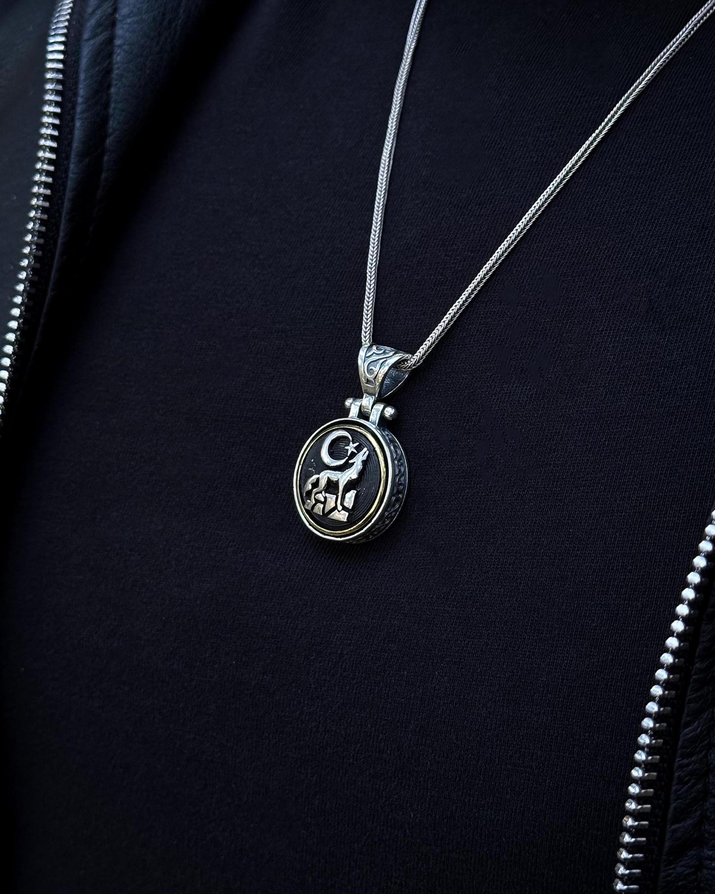 Ay Yıldız ve Bozkurt Kolye (Döner Mekanizmalı) – 925 Ayar Gümüş