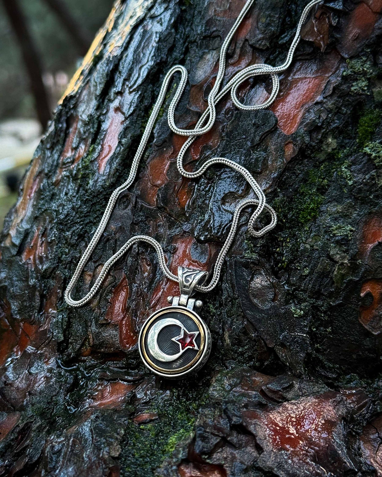 Kırmızı Taşlı Ay Yıldız Kolye (Döner Mekanizmalı) – 925 Ayar Gümüş