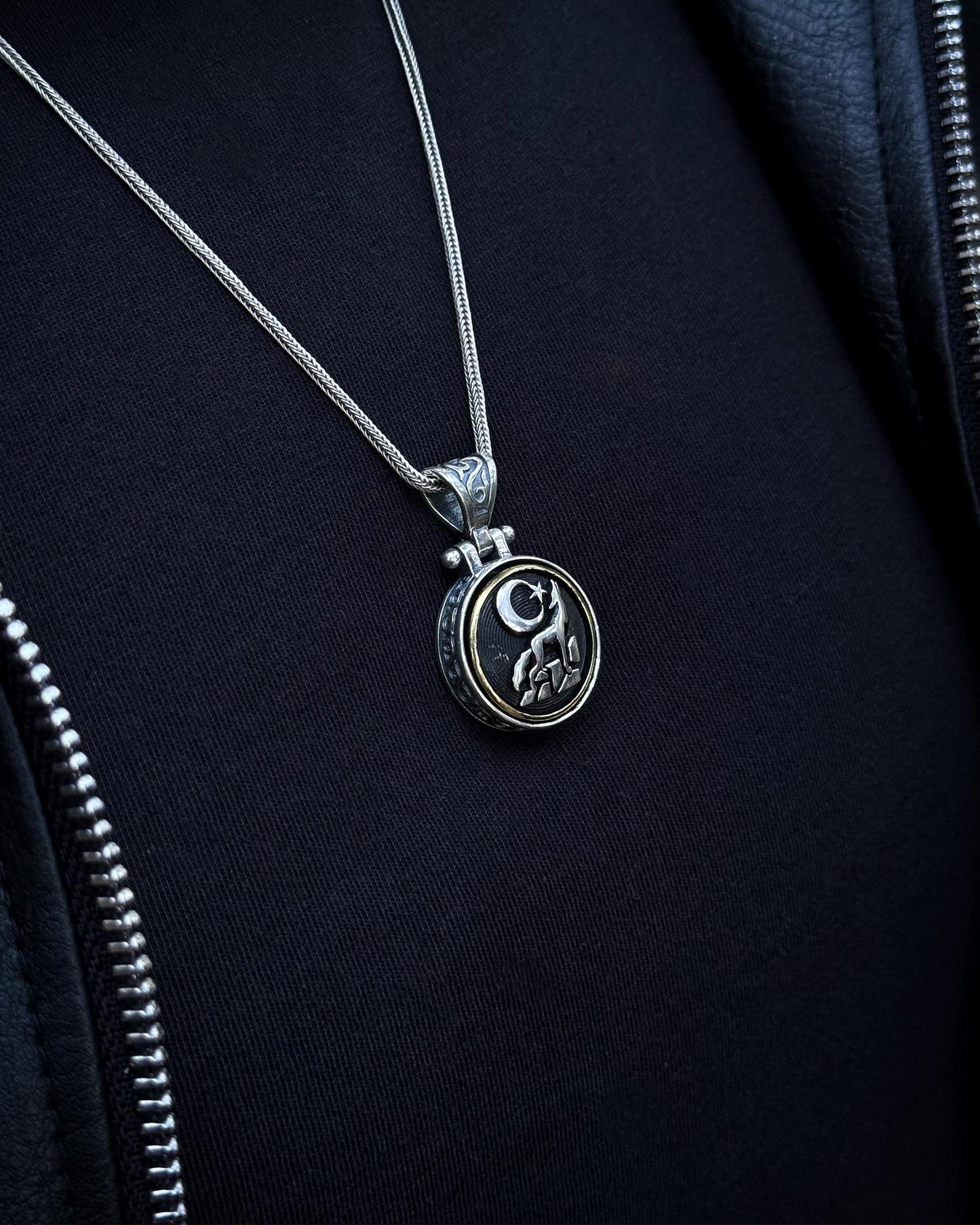 Ay Yıldız ve Bozkurt Kolye (Döner Mekanizmalı) – 925 Ayar Gümüş