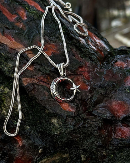 Kırmızı Taşlı Minimal Ay Yıldız Kolye – 925 Ayar Gümüş