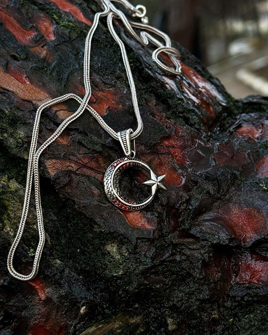 Kırmızı Taşlı Minimal Ay Yıldız Kolye – 925 Ayar Gümüş