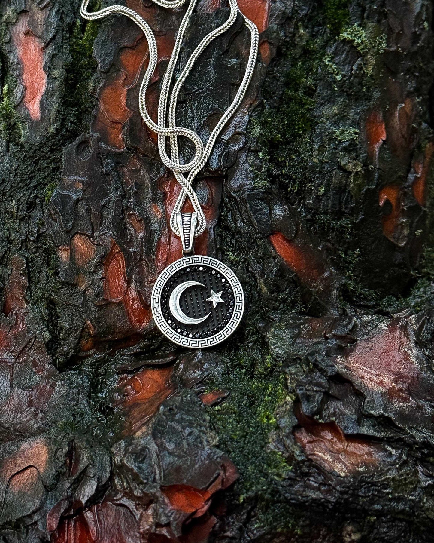 Siyah Ay Yıldız Madalyon Kolye – 925 Ayar Gümüş