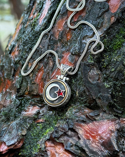 Kırmızı Taşlı Ay Yıldız Kolye (Döner Mekanizmalı) – 925 Ayar Gümüş