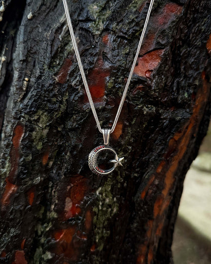 Kırmızı Taşlı Minimal Ay Yıldız Kolye – 925 Ayar Gümüş