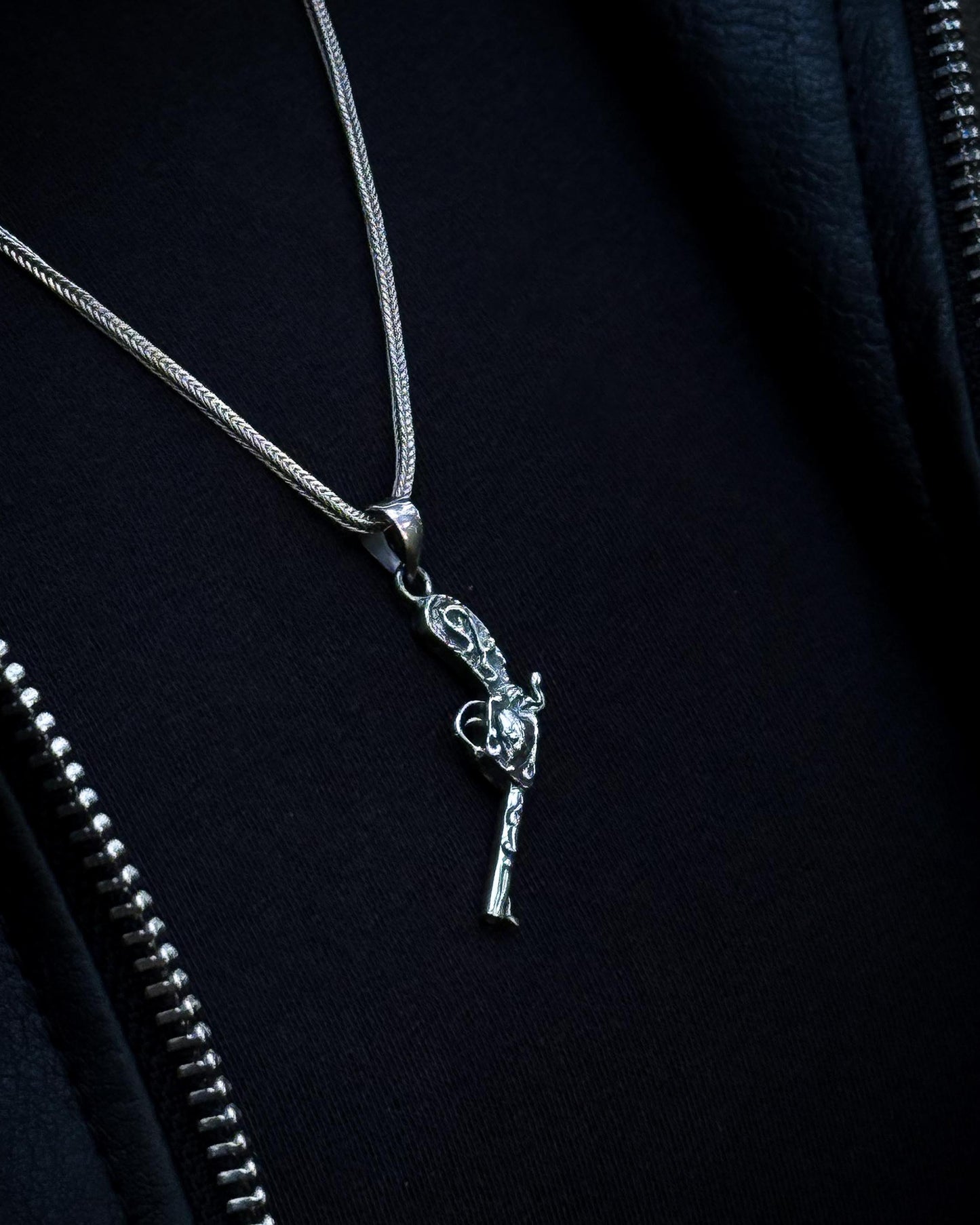 Altıpatlar Tabanca Kolye – 925 Ayar Gümüş