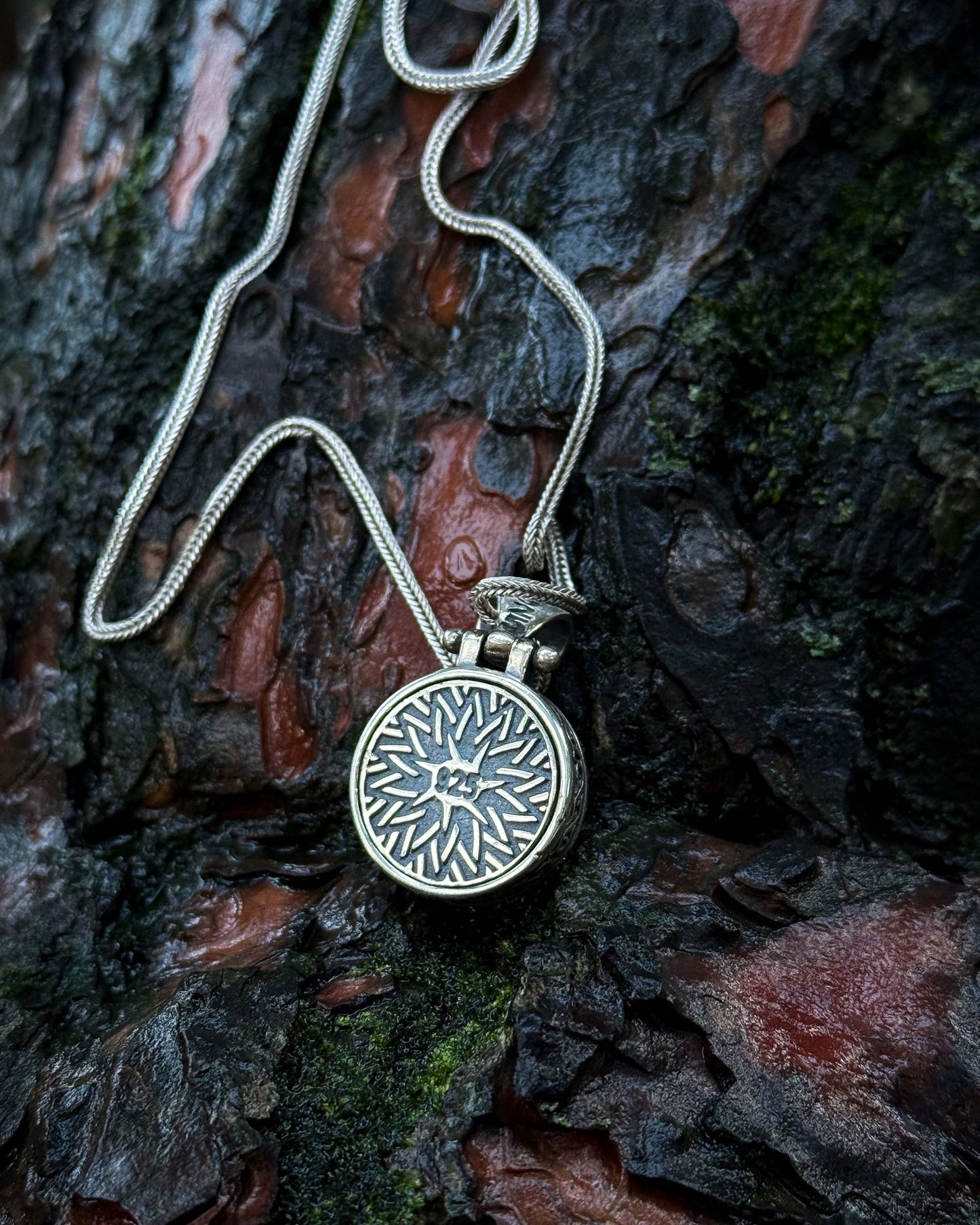 Kırmızı Taşlı Ay Yıldız Kolye (Döner Mekanizmalı) – 925 Ayar Gümüş