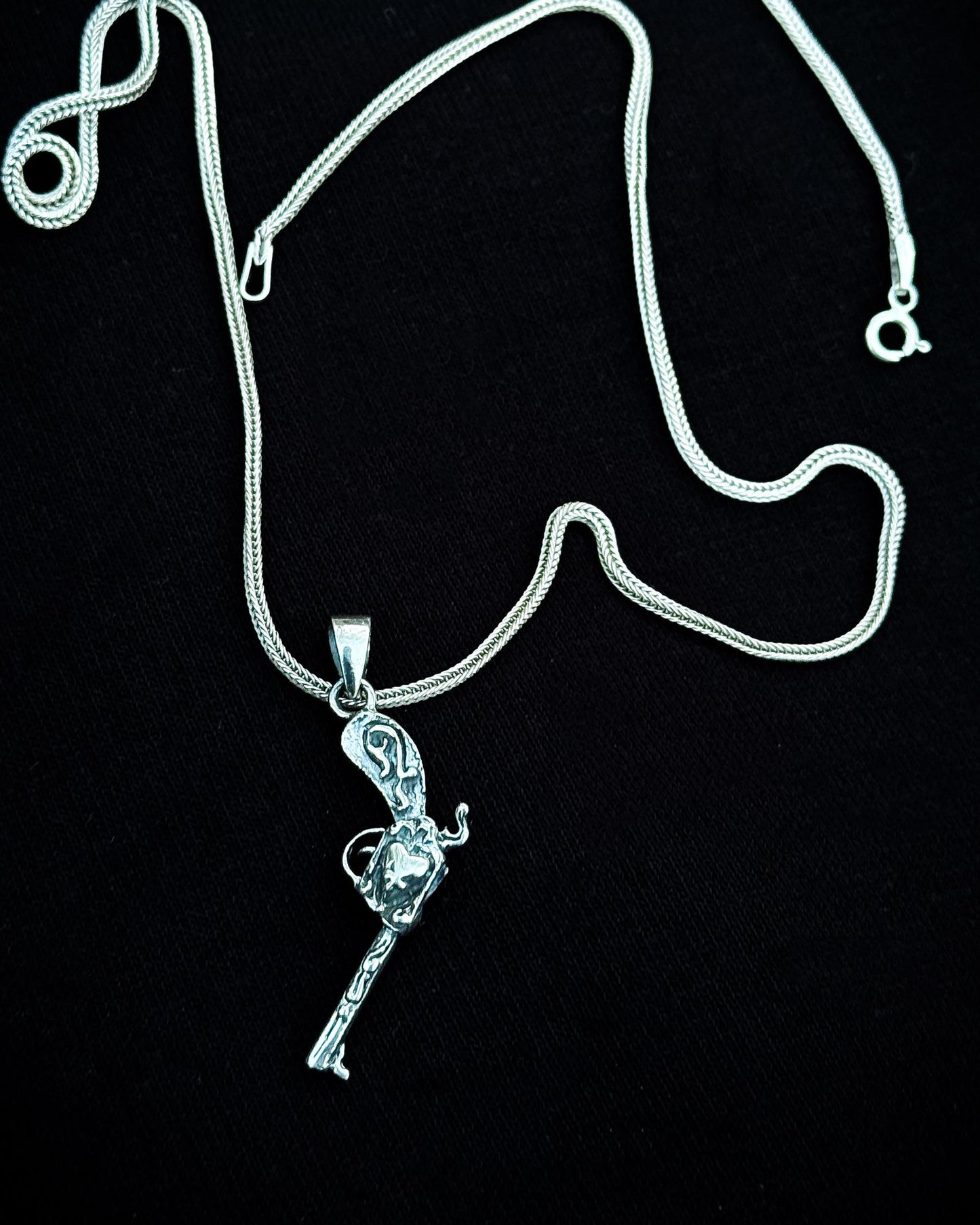 Altıpatlar Tabanca Kolye – 925 Ayar Gümüş