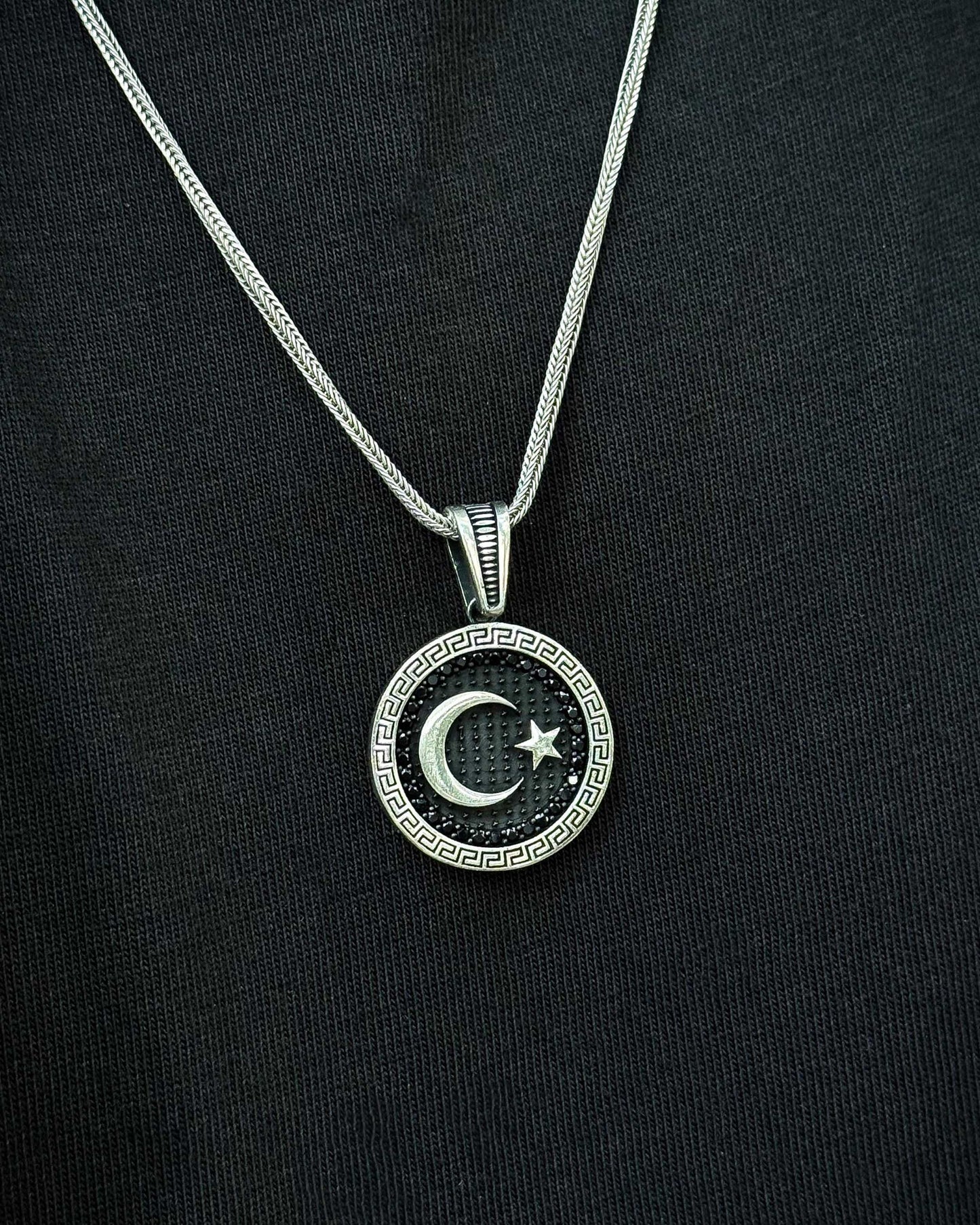 Siyah Ay Yıldız Madalyon Kolye – 925 Ayar Gümüş