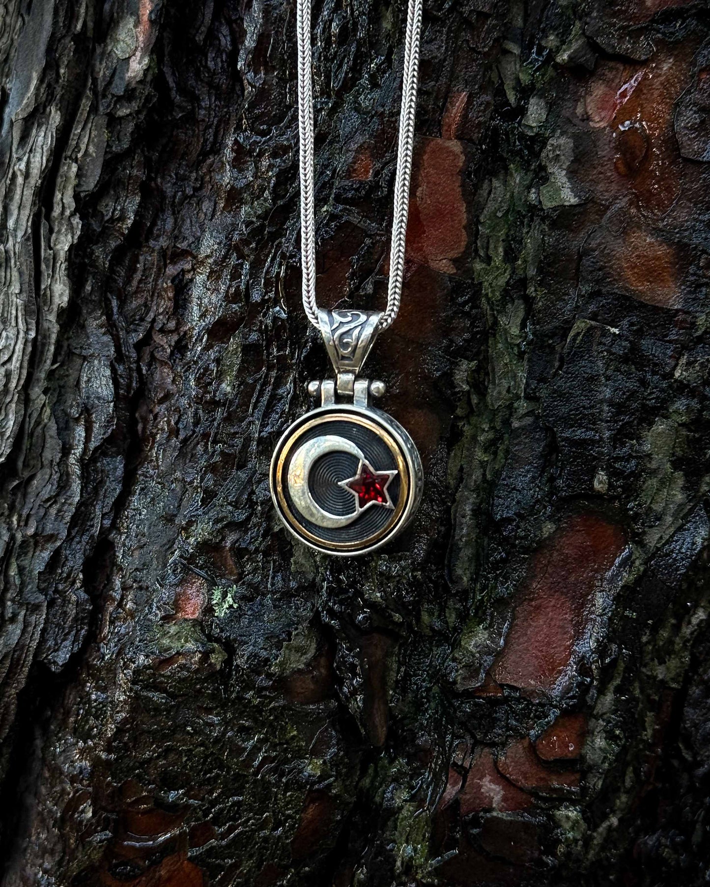 Kırmızı Taşlı Ay Yıldız Kolye (Döner Mekanizmalı) – 925 Ayar Gümüş