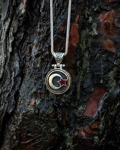 Kırmızı Taşlı Ay Yıldız Kolye (Döner Mekanizmalı) – 925 Ayar Gümüş