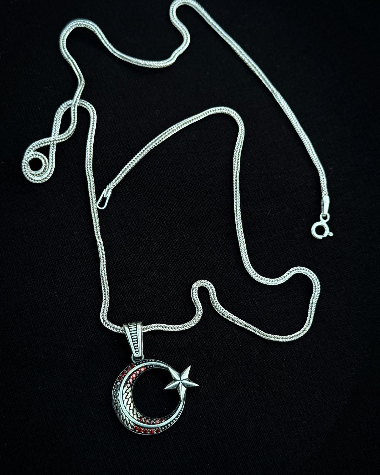 Kırmızı Taşlı Minimal Ay Yıldız Kolye – 925 Ayar Gümüş