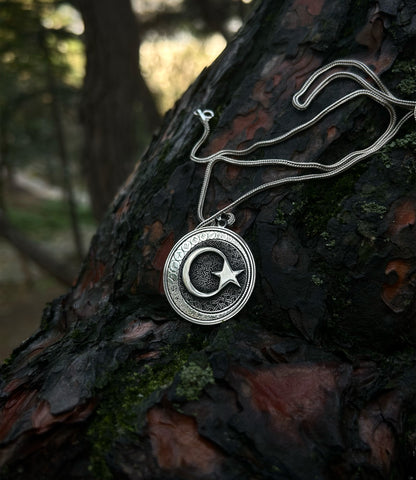 Collier en argent sterling 925 avec croissant de lune gravé de l'alphabet Göktürk