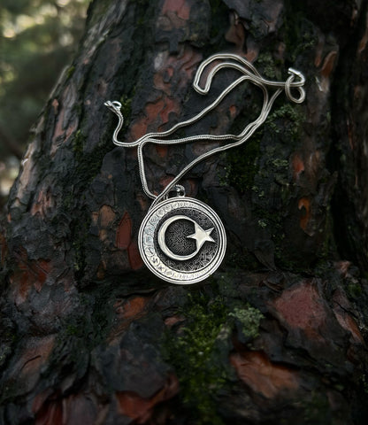 Collier en argent sterling 925 avec croissant de lune gravé de l'alphabet Göktürk