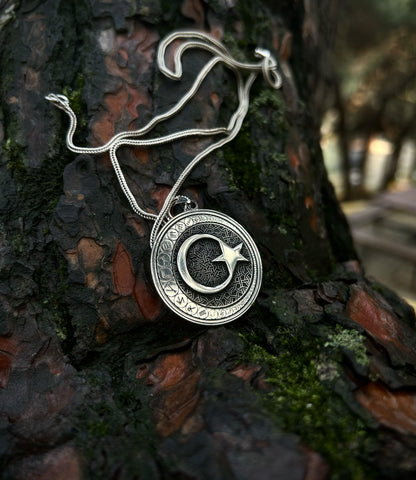 Collier en argent sterling 925 avec croissant de lune gravé de l'alphabet Göktürk
