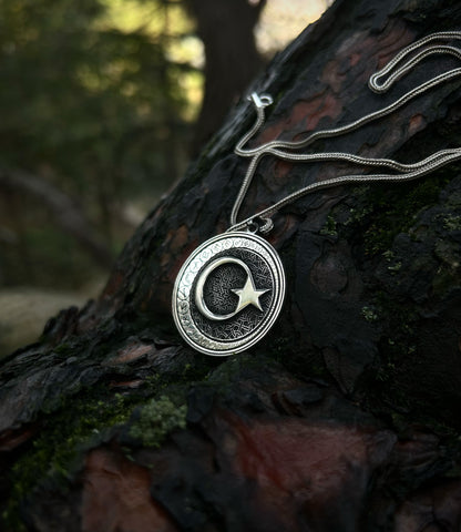 Collier en argent sterling 925 avec croissant de lune gravé de l'alphabet Göktürk