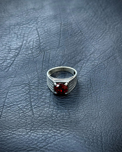 Minimal Kırmızı Taşlı Yüzük – 925 Ayar Gümüş