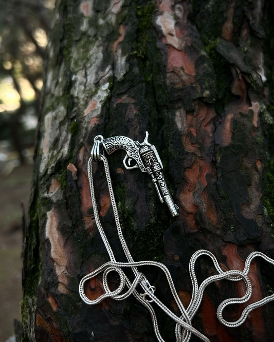 İşlemeli Altıpatlar Tabanca Kolye – 925 Ayar Gümüş