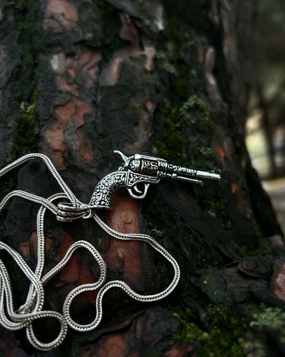 İşlemeli Altıpatlar Tabanca Kolye – 925 Ayar Gümüş