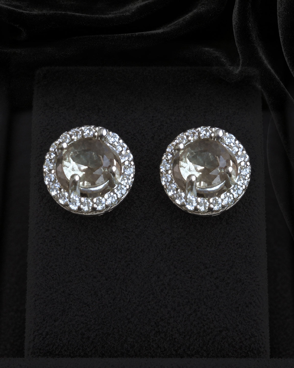 Extra Taşlı Zultanite (Diaspore) Erkek Küpe 8 mm, 925 ayar gümüş; stüdyo ürün görünümü
