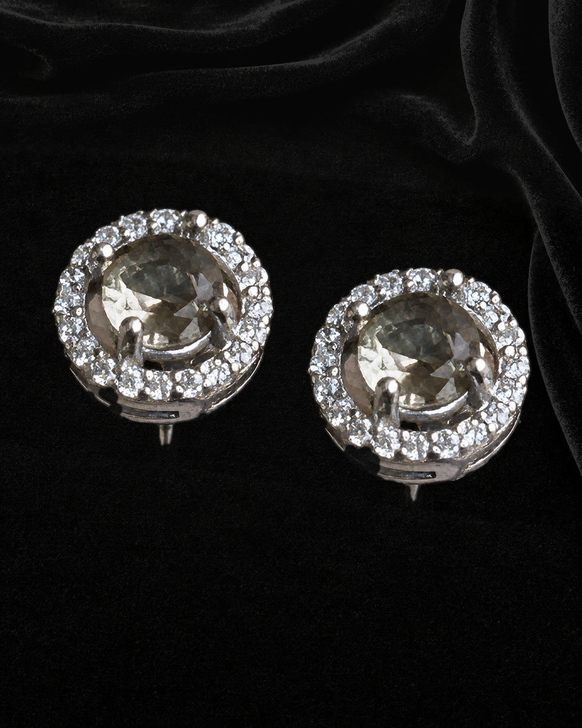 Extra Taşlı Zultanite (Diaspore) Erkek Küpe 8 mm, 925 ayar gümüş; stüdyo ürün görünümü