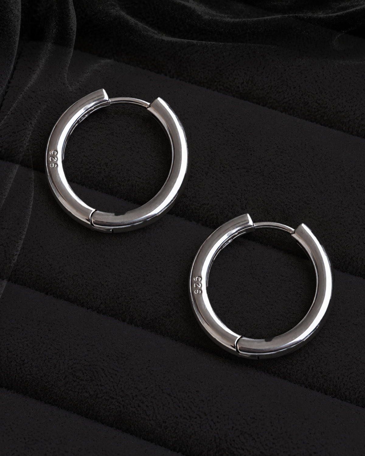 Halka Erkek Küpe 16 mm, 925 ayar gümüş; stüdyo ürün görünümü