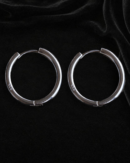 Halka Erkek Küpe 18 mm, 925 ayar gümüş; stüdyo ürün görünümü