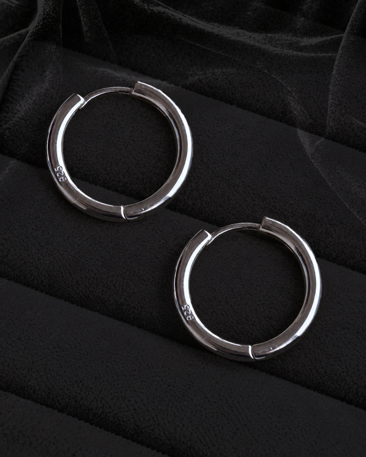 Halka Erkek Küpe 18 mm, 925 ayar gümüş; stüdyo ürün görünümü
