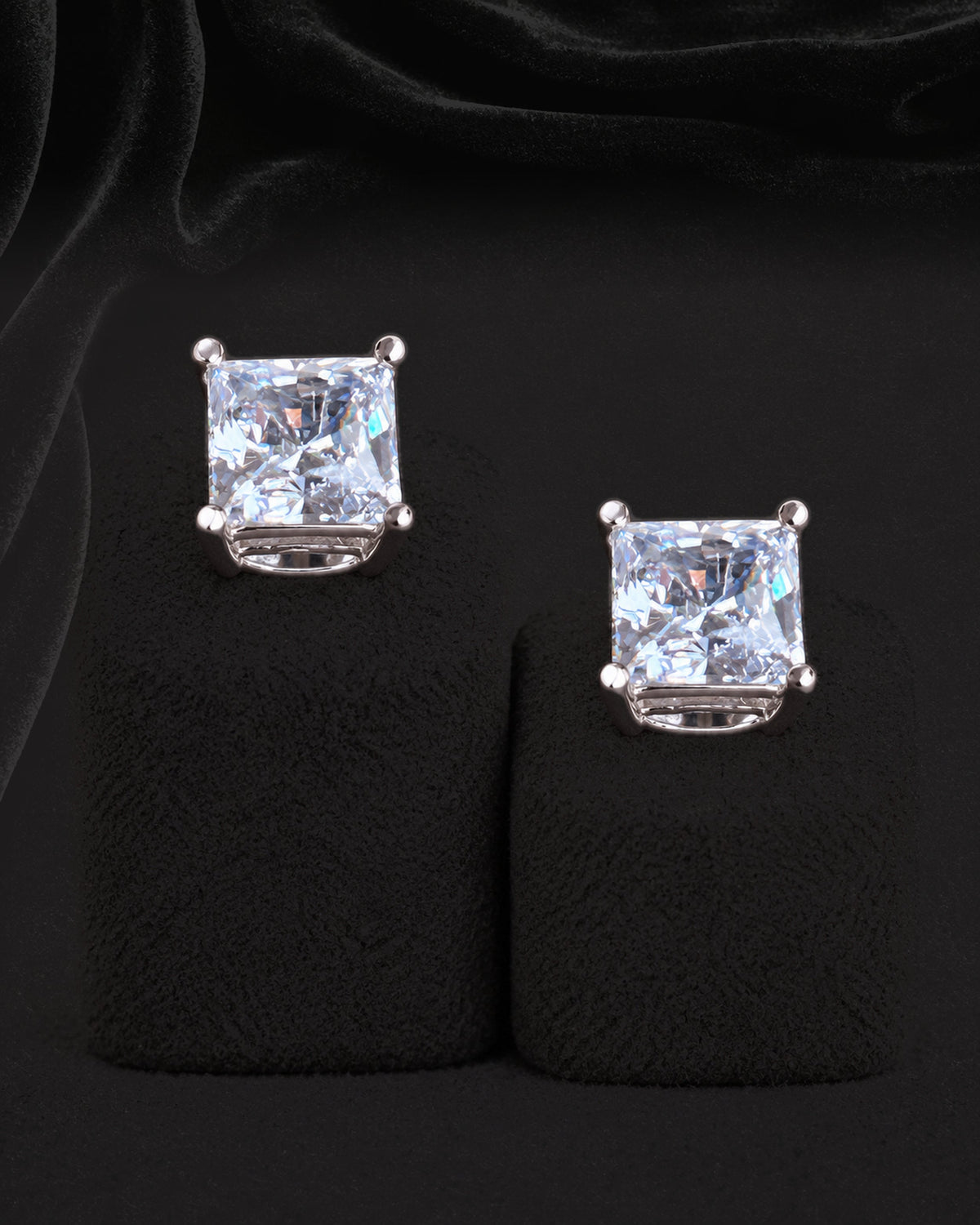 Kare Pırlanta Erkek Küpe 5 mm, 925 ayar gümüş; stüdyo ürün görünümü