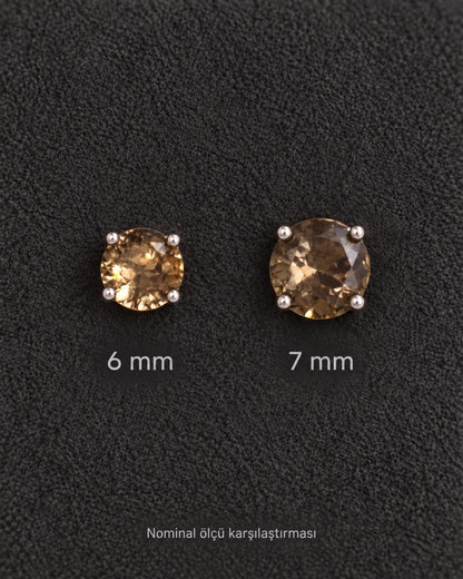 Zultanite (Diaspore) Erkek Küpe, 925 ayar gümüş; ölçü karşılaştırması