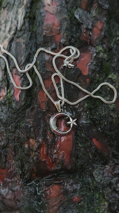 Kırmızı Taşlı Minimal Ay Yıldız Kolye – 925 Ayar Gümüş