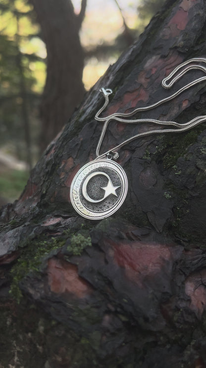 Collier en argent sterling 925 avec croissant de lune gravé de l'alphabet Göktürk
