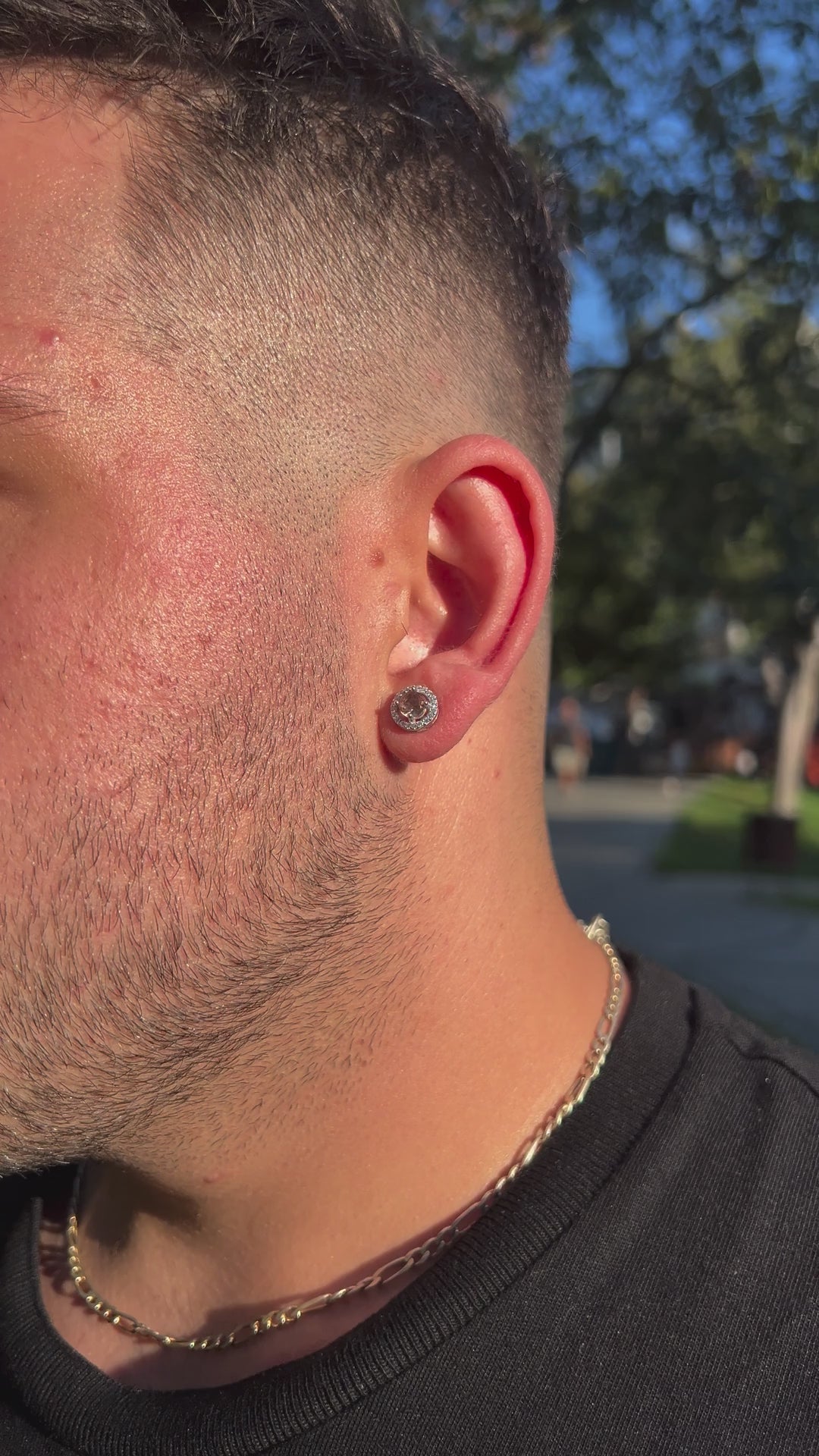 Extra Taşlı Zultanite (Diaspore) Erkek Küpe, 8 mm, 7.5 saniyelik gerçek çekim ürün videosu