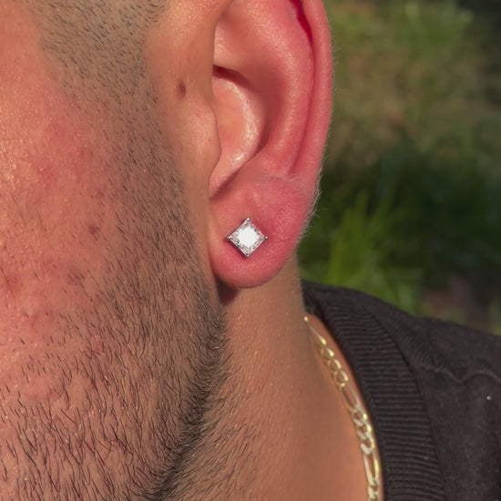 Kare Pırlanta Erkek Küpe, 5 mm / 6 mm, 15 saniyelik gerçek çekim ürün videosu