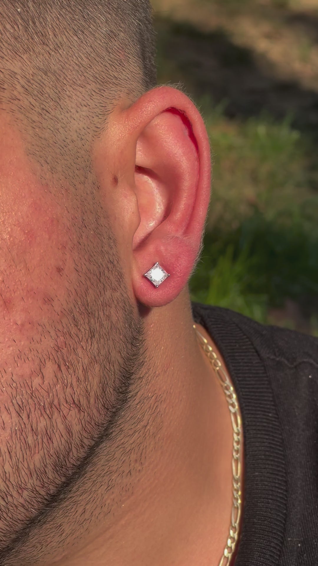 Kare Pırlanta Erkek Küpe, 5 mm / 6 mm, 15 saniyelik gerçek çekim ürün videosu